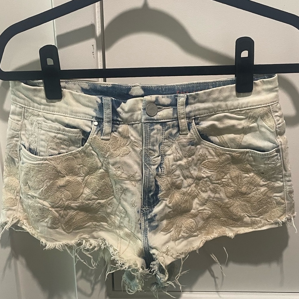 Floral detailing Jean shorts